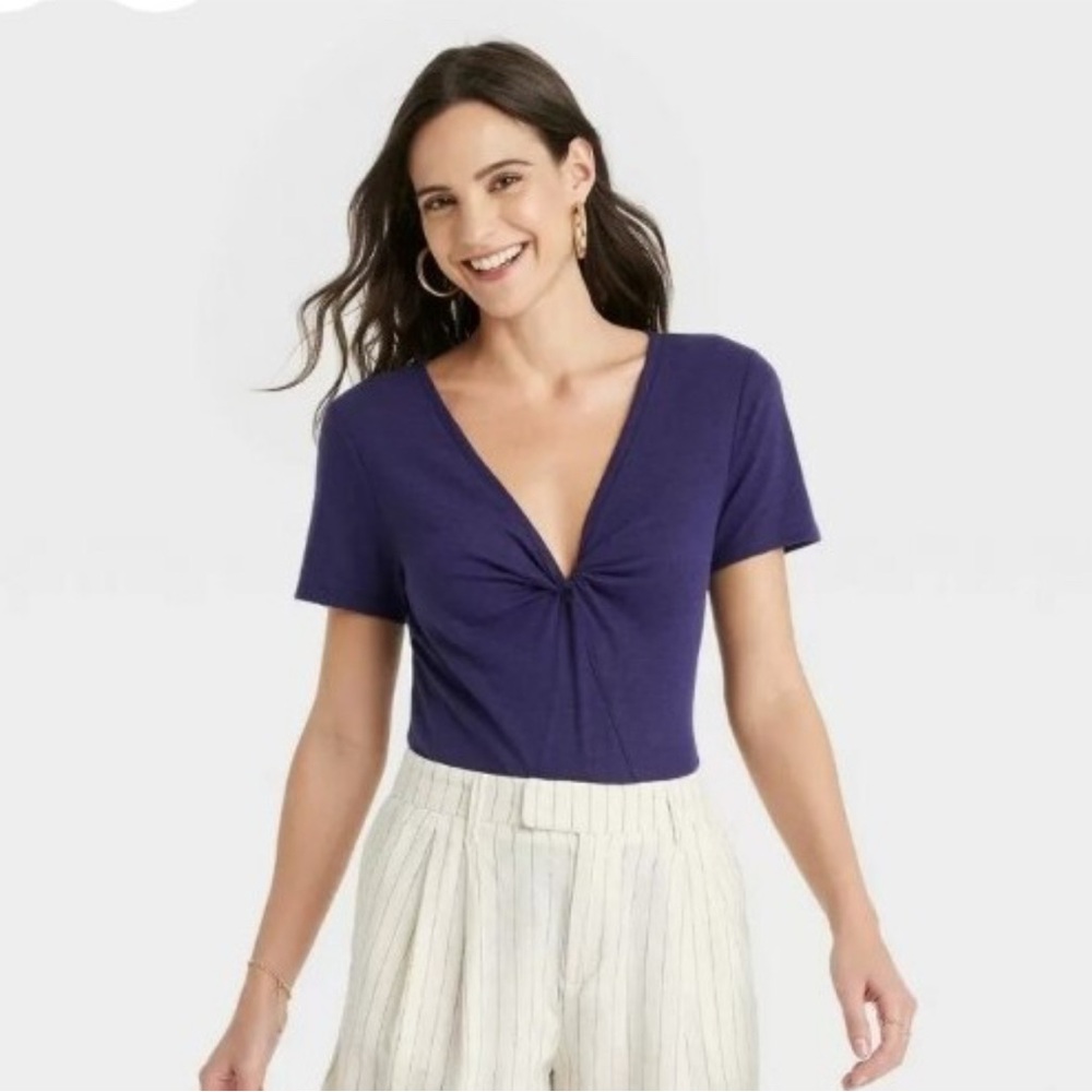 5/$25 A New Day V-Neck Twist Top EUC